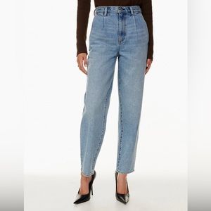 *NWT* Aritzia Denim Forum - The Luanne High Rise Tapered Jeans - 26